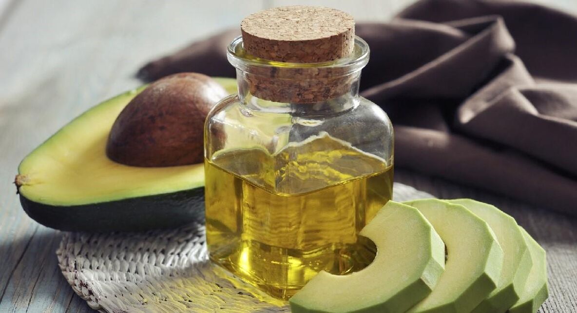 Baineann ola avocado spotaí aoise agus freckles